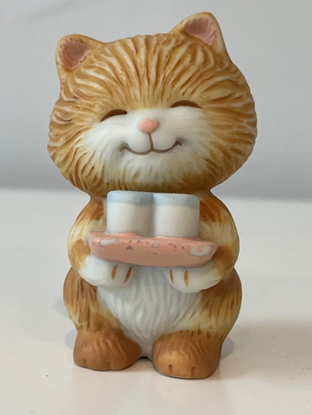 Avon- Best Buddies smiling, orange, tabby, kitten Figurine Holding Tray of milks